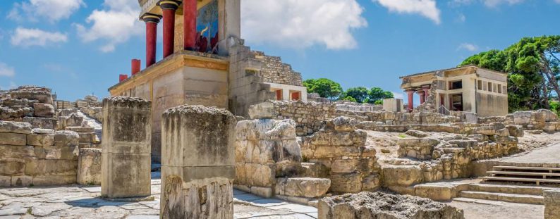 The-ancient-palace-of-Knossos-in-Crete